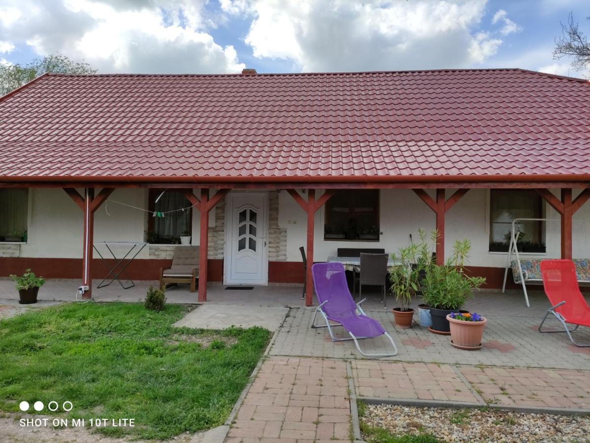 Rákóczi Vendégház Poroszló Esterno foto