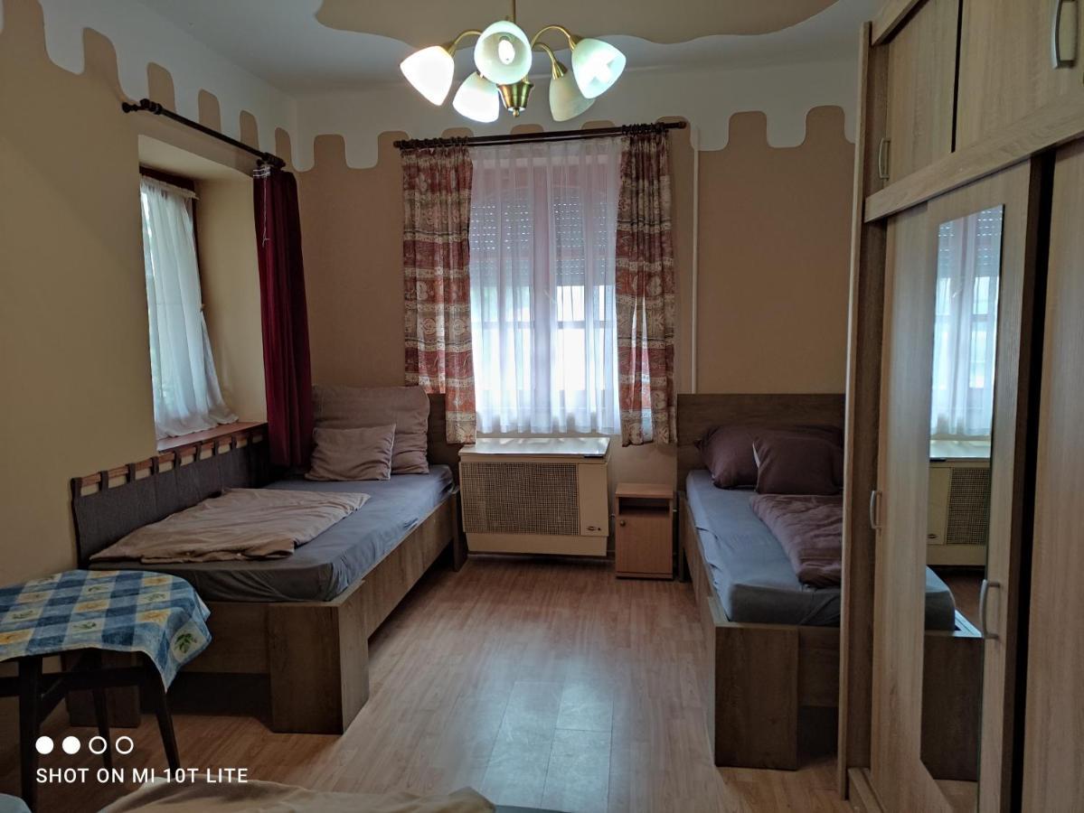 Rákóczi Vendégház Poroszló Esterno foto