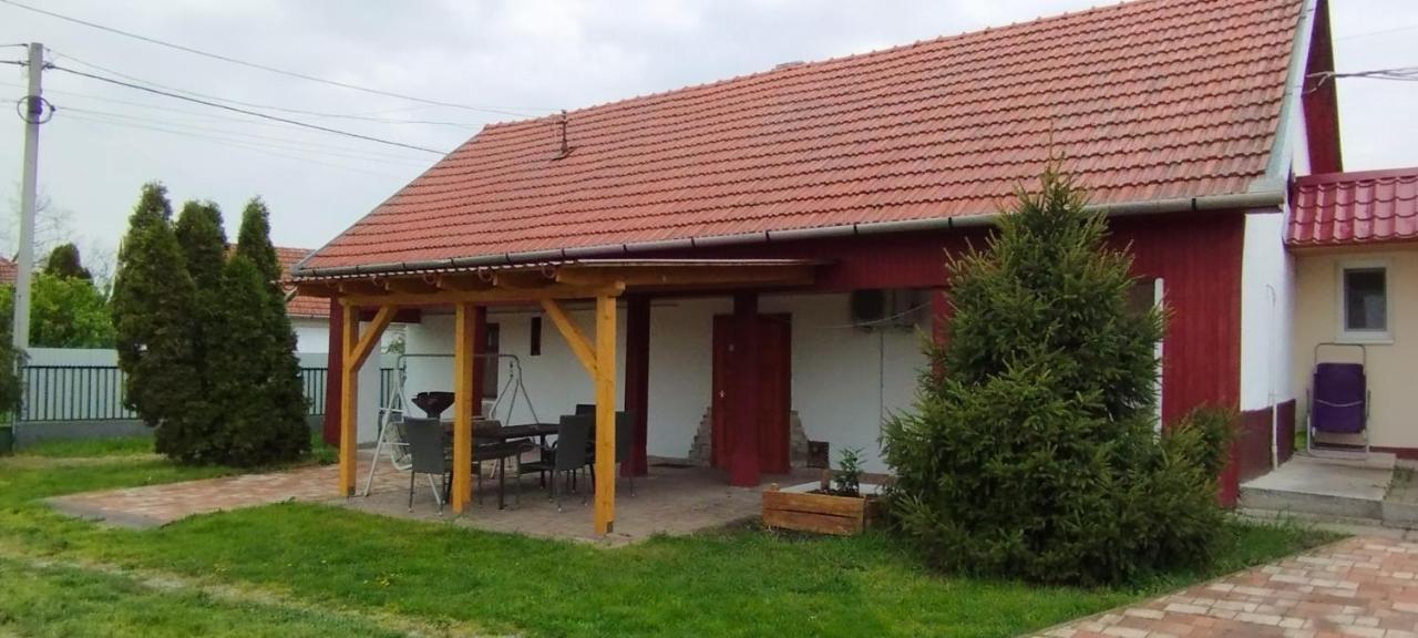 Rákóczi Vendégház Poroszló Esterno foto